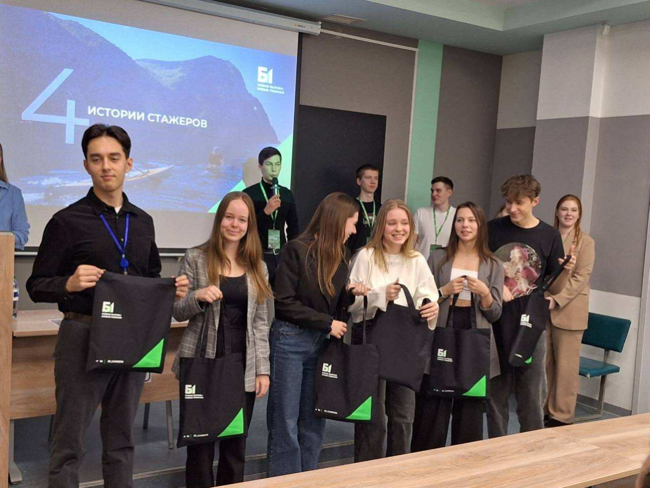 Дарили мерч