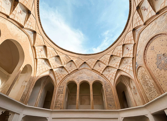 Навстречу 2026 году в ОАЭ: ключевые выводы 2025 и приоритеты на следующий период