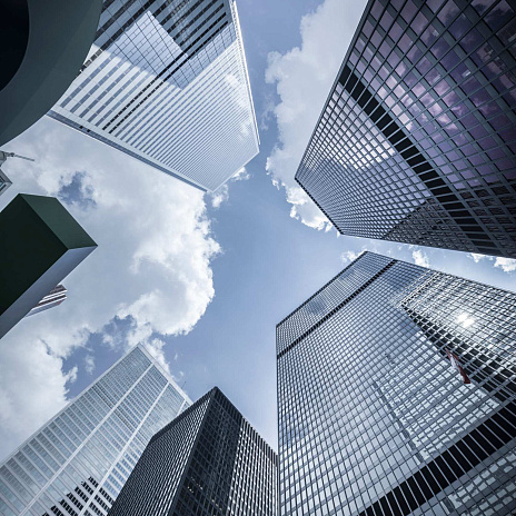 Крупные банки не заложили рост доллара выше ₽100 в 2026 году